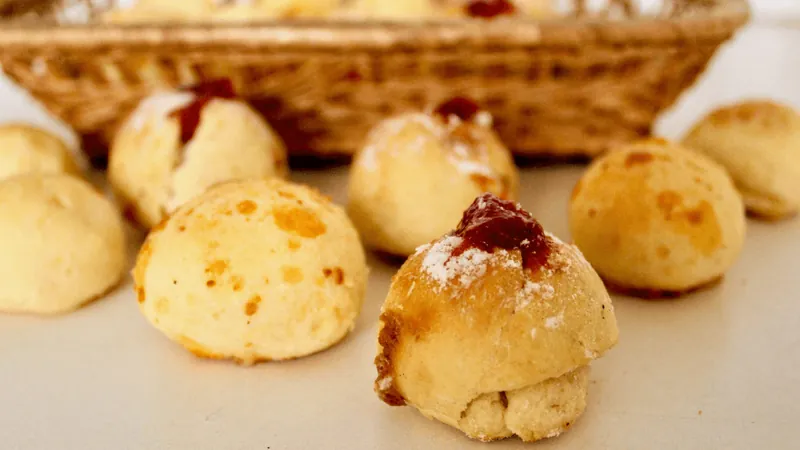 Pão de queijo vegano: aprenda receita com batata e mandioquinha