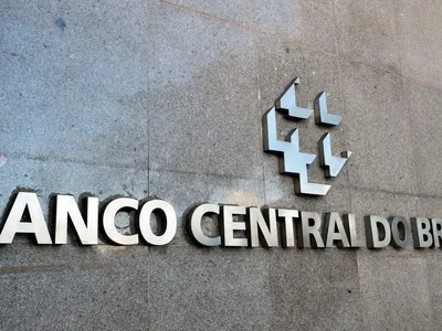 Juliana Rosa: Economia perde força e aumenta temor de recessão em 2027