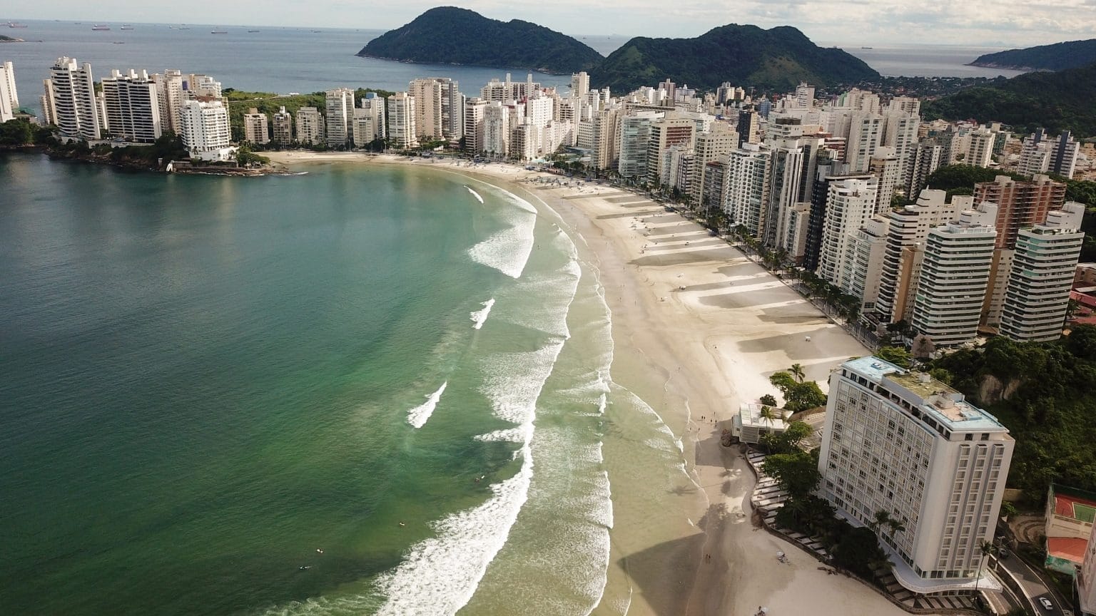 Corrente de retorno: saiba como identificar e escapar do ‘canal’ no mar
