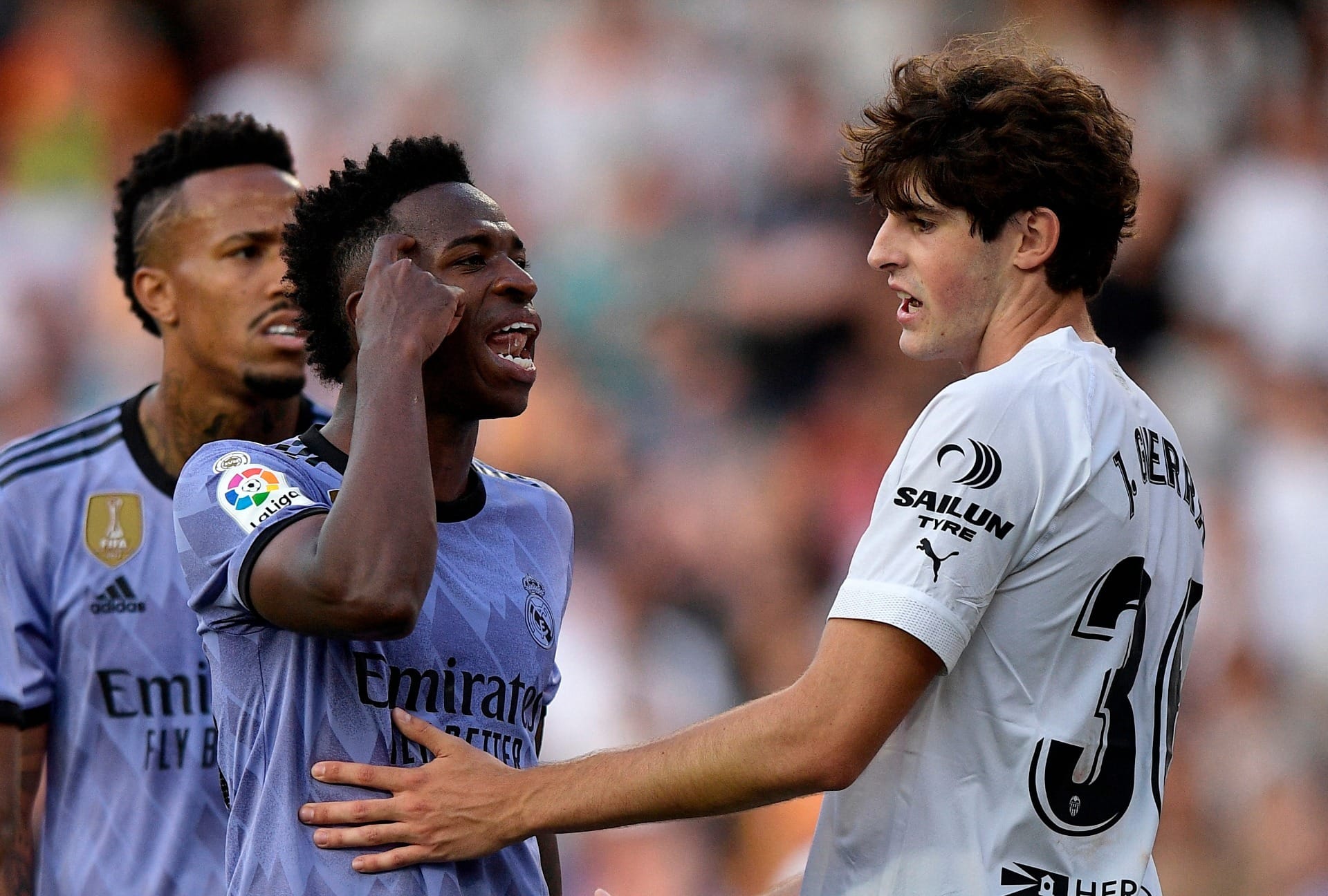 Vini Jr. afirma que campeonato espanhol "é dos racistas"
