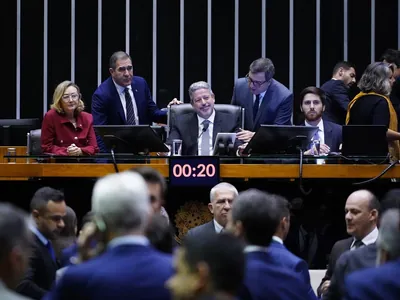 Câmara rejeita destaques e conclui votação da regra fiscal; texto vai ao Senado