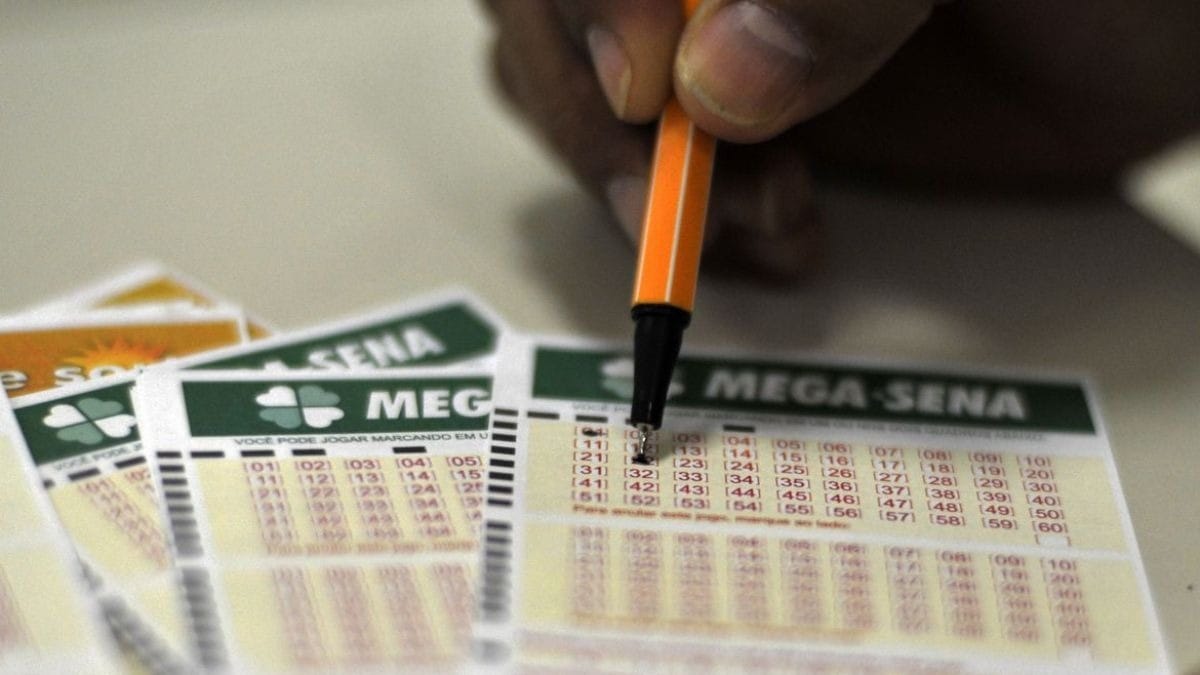 Mega-Sena acumulada: quanto rendem R$ 8 milhões na poupança