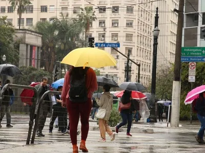Inmet emite alerta laranja para perigo de chuvas intensas na Bahia, Sergipe e Pará