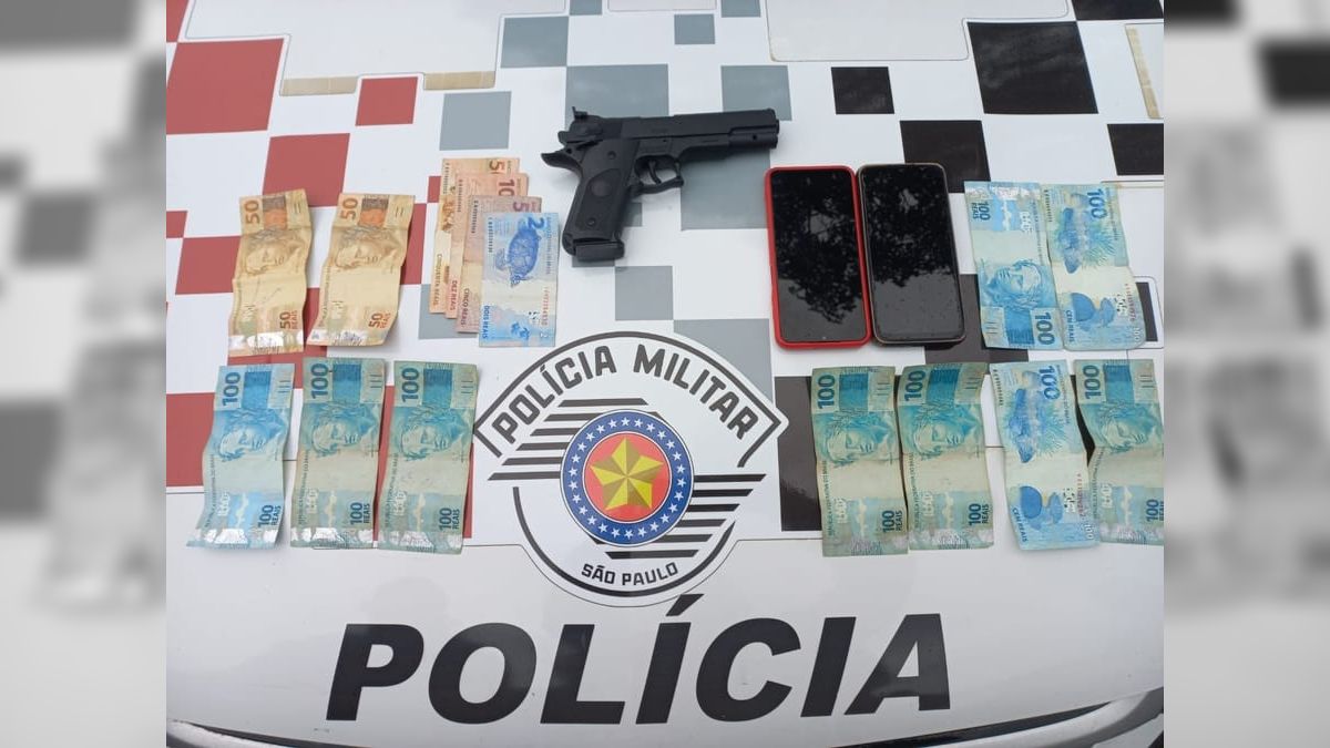 Adolescente com simulacro assalta estabelecimento e é preso horas depois