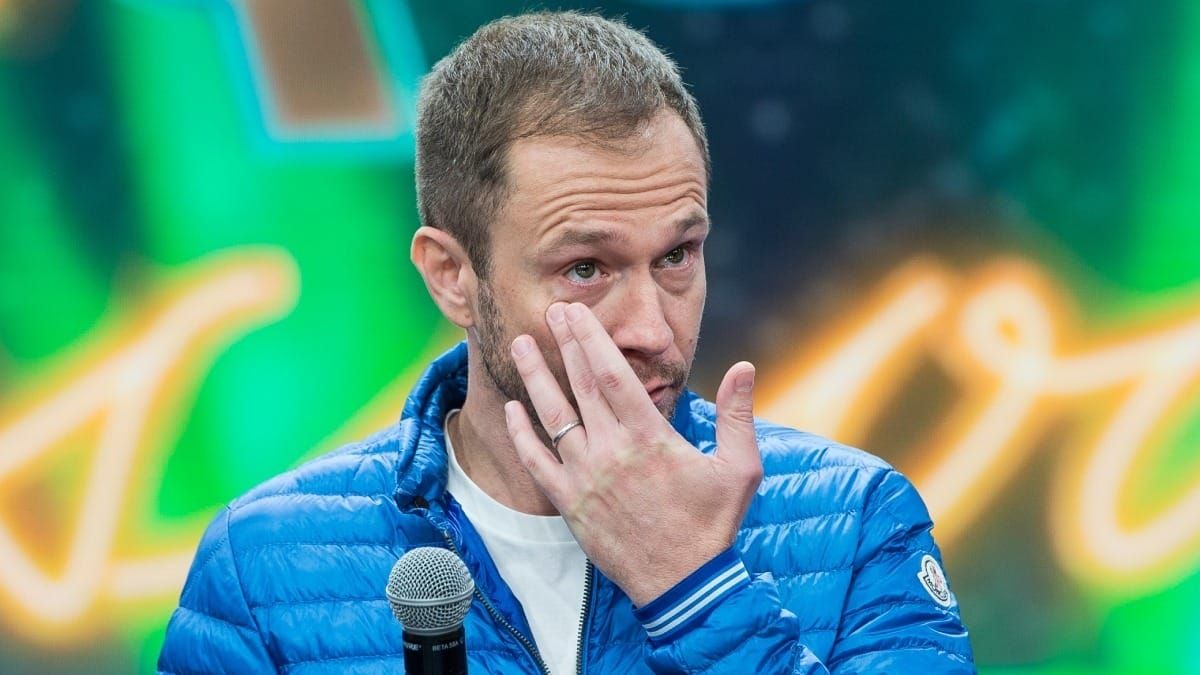 Tiago Leifert detona apresentador que fazia flexão antes centrar no ar