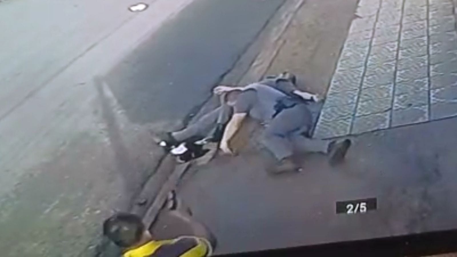 PM baleado após bandido desarmá-lo recebe alta, mas parceiro segue internado