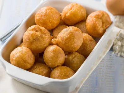 Bolinho de chuva diferente leva milho nos ingredientes: chef ensina receita