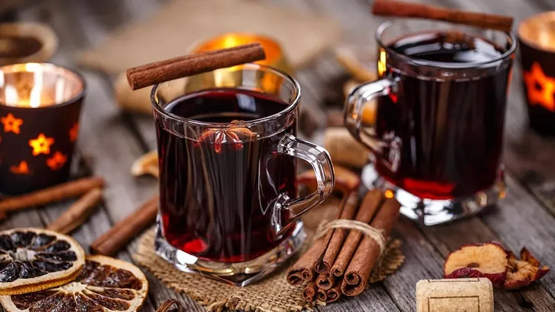 Como fazer vinho quente de festa junina? Dona Dirce ensina receita de família!