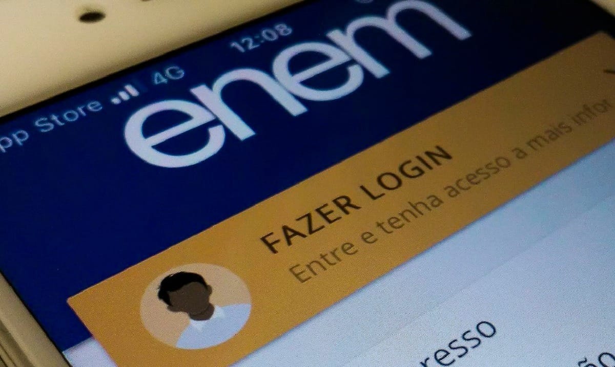 Redação do Enem: MEC lança videoaulas no YouTube para estudantes