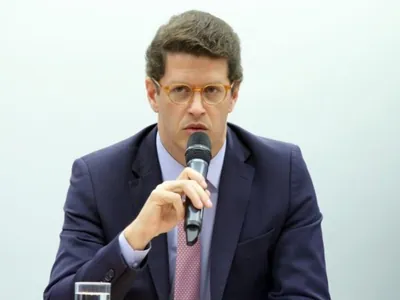 Ricardo Salles exalta Bolsonaro: 'Brasil estaria melhor com ele presidente'