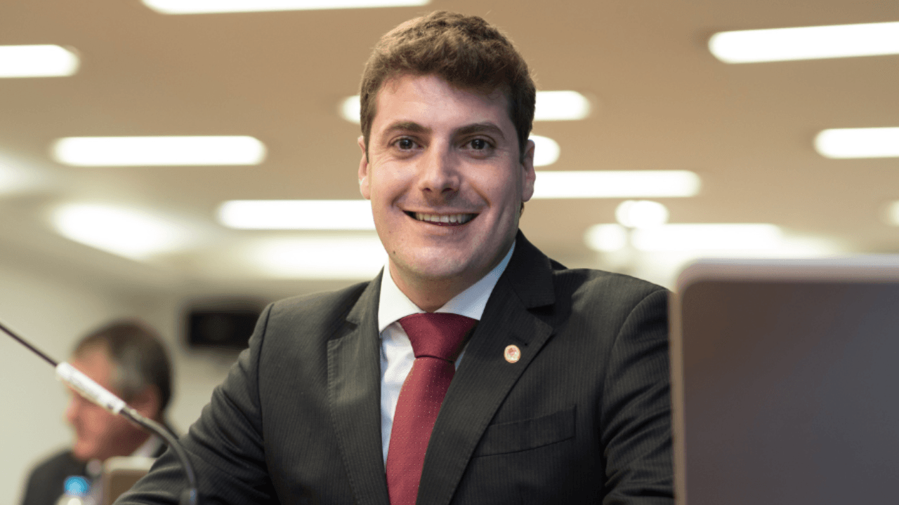 Vereador de Guaratinguetá, Pedro Sannini (PL), tem mandato extinto pela Câmara Municipal