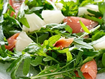 Salada de rúcula com abacaxi é muito refrescante: veja receita da Carole Crema