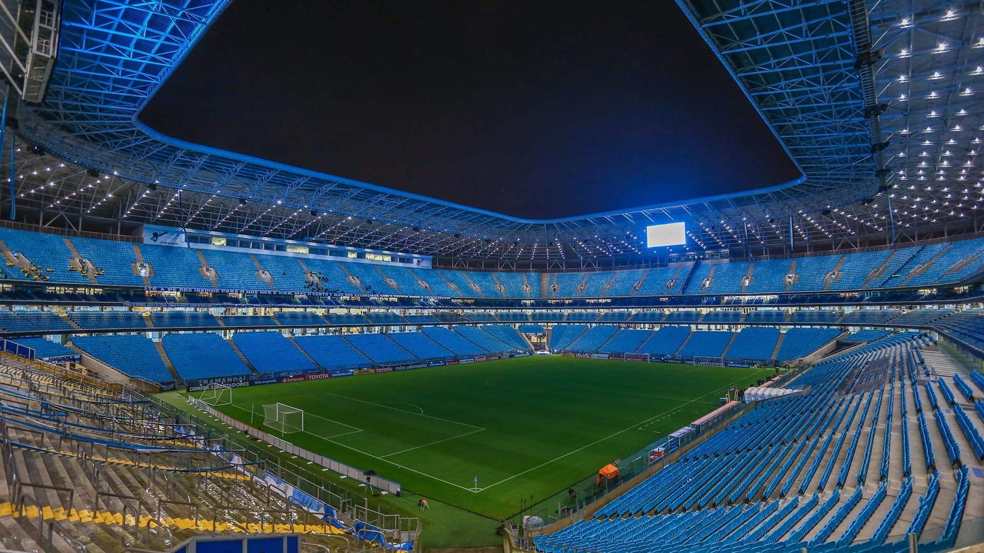 Faixa, greve, Lara e "até a pé nós iremos": a história do hino do Grêmio