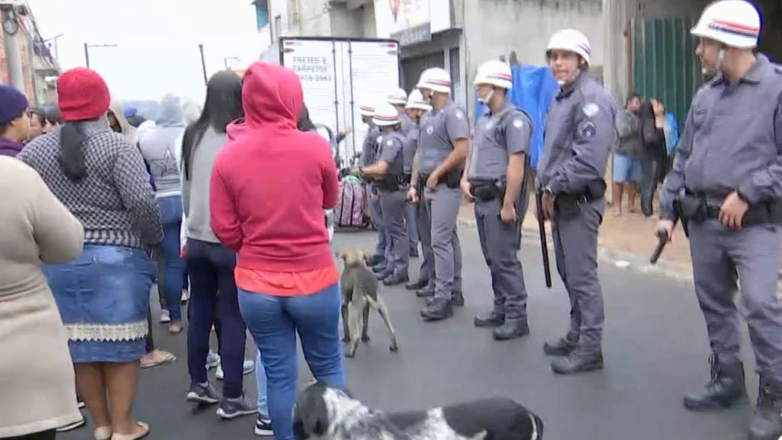 Moradores protestam contra reintegração de posse em SP