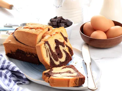 Bolo frapê rápido e com gostinho de infância; aprenda receita da Carole Crema