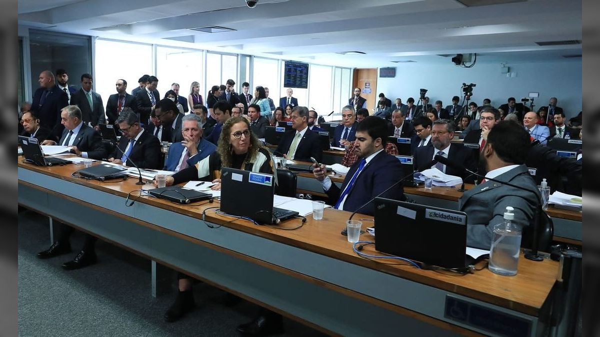 Oposição pretende protocolar CPMI do INSS na terça-feira (6)