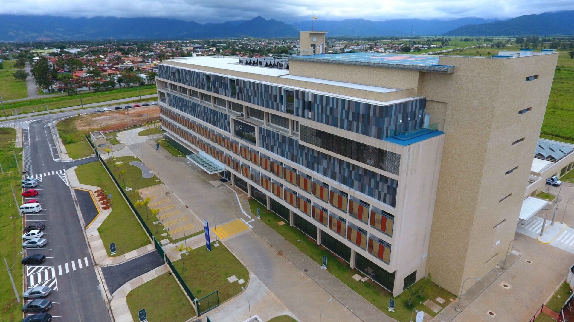 Crianças vítimas de acidente aéreo em Ubatuba são levadas ao Hospital Regional do Litoral Norte