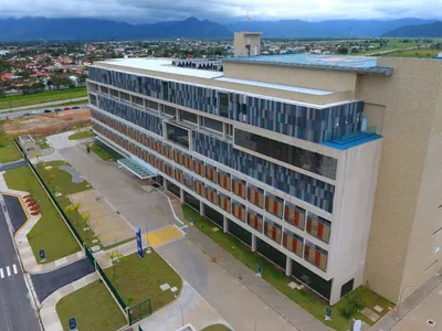 Crianças vítimas de acidente aéreo em Ubatuba são levadas ao Hospital Regional do Litoral Norte