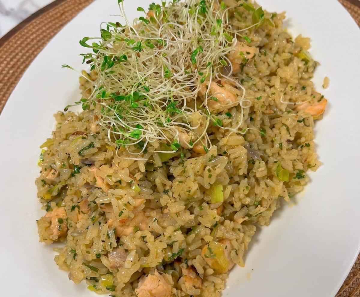 Arroz com salmão e alho-poró | Band Receitas
