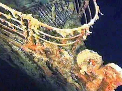 Submarino que levava turistas para o Titanic naufragado desaparece no mar