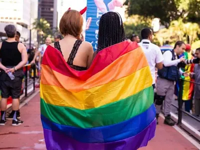 Guia da Parada LGBT+ de SP 2026: Veja ordem dos trios, shows e clima