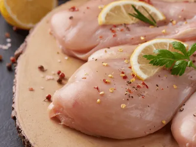 Agroindústrias exportam 399 mil toneladas de carne de frango em julho
