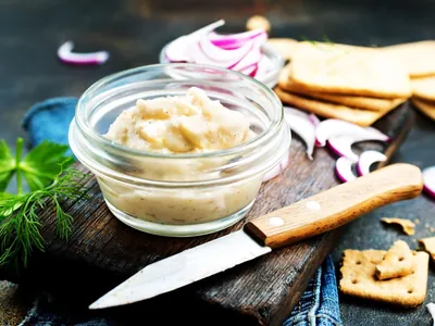 Pastinha de alho é saborosa e leva apenas 2 ingredientes; veja receita de chef