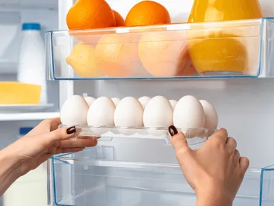 Por que não guardar ovo na porta da geladeira? Chef de cozinha explica risco