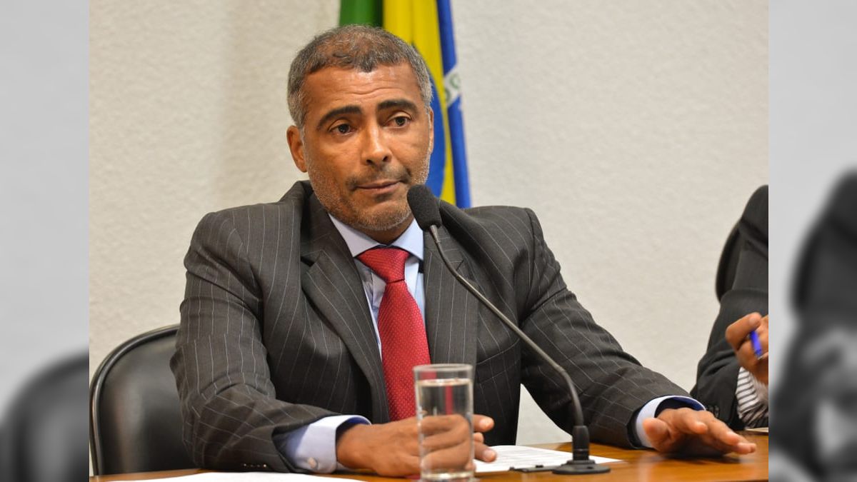 Justiça de SP determinou a penhora de 30% do salário de senador de Romário