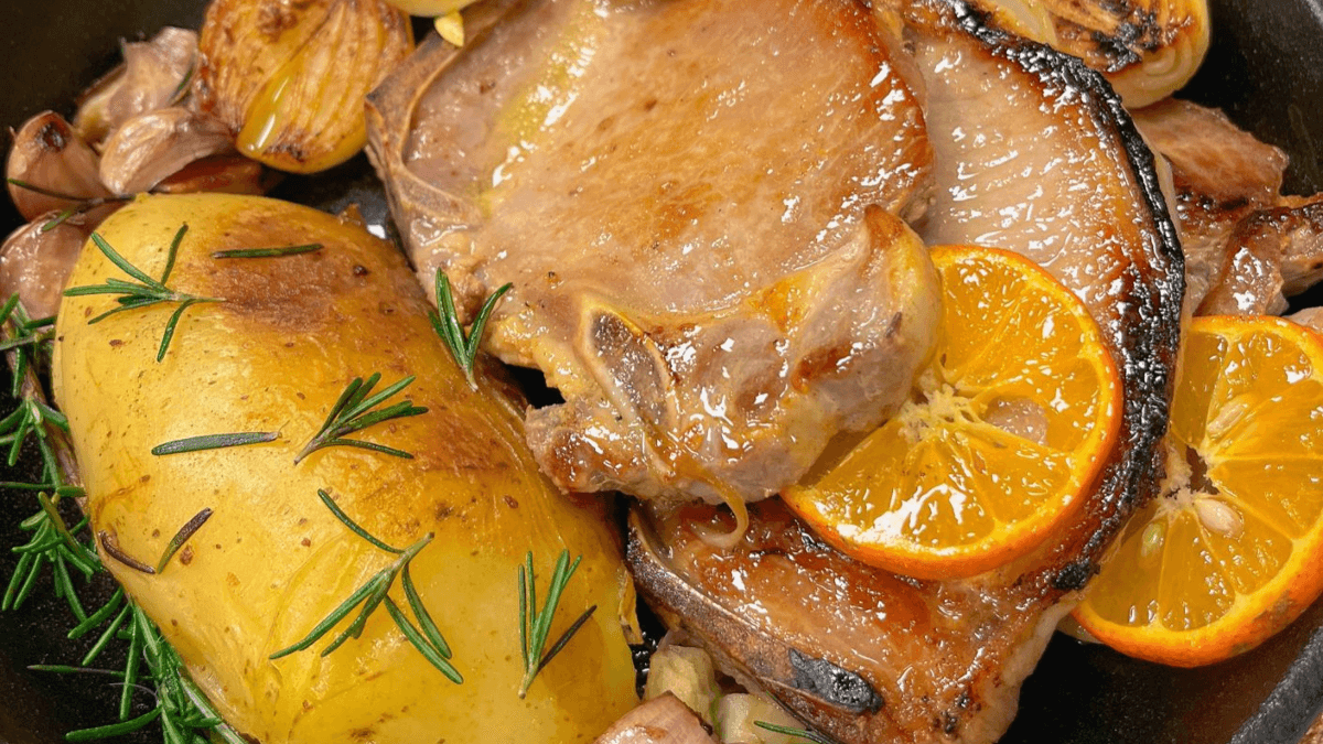 Bisteca suína ao limone com batatas ao murro | Band Receitas