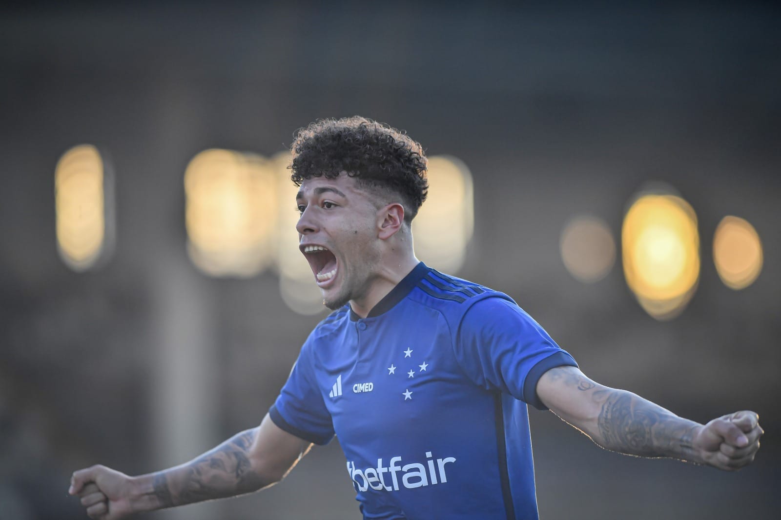 Vasco perde do Cruzeiro em São Januário sem torcida e afunda no Z-4; veja o gol