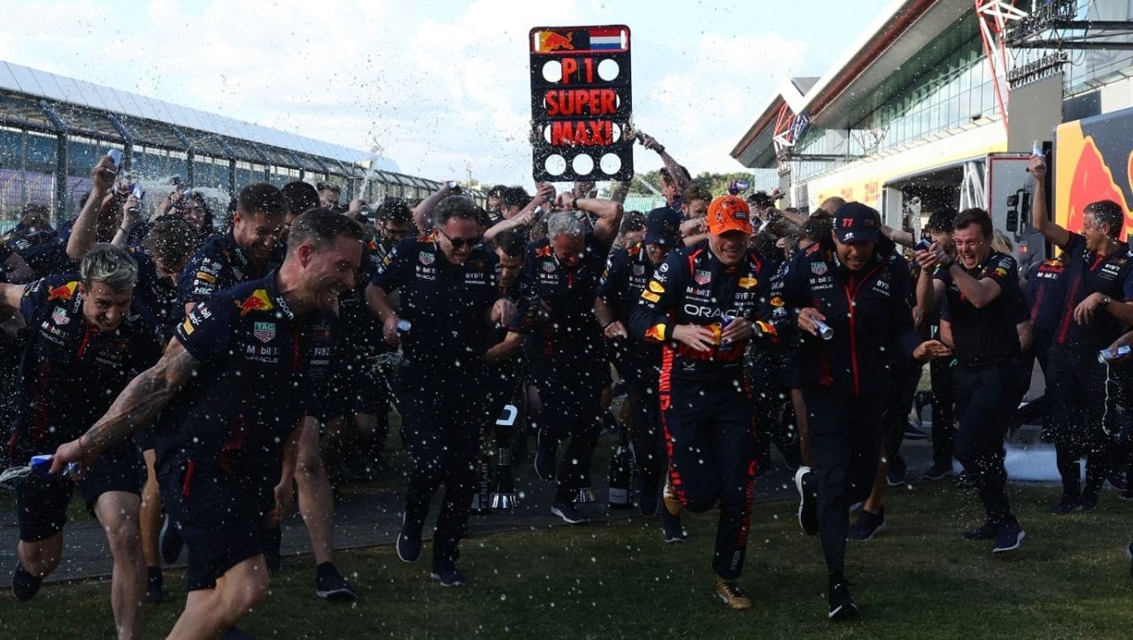 Red Bull festeja mais uma vitória de Verstappen -Foto: Andrew Boyers/Reuters