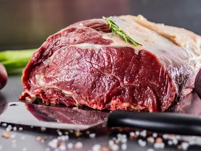 Como escolher uma boa peça de alcatra? Chef ensina truque da carne econômico!