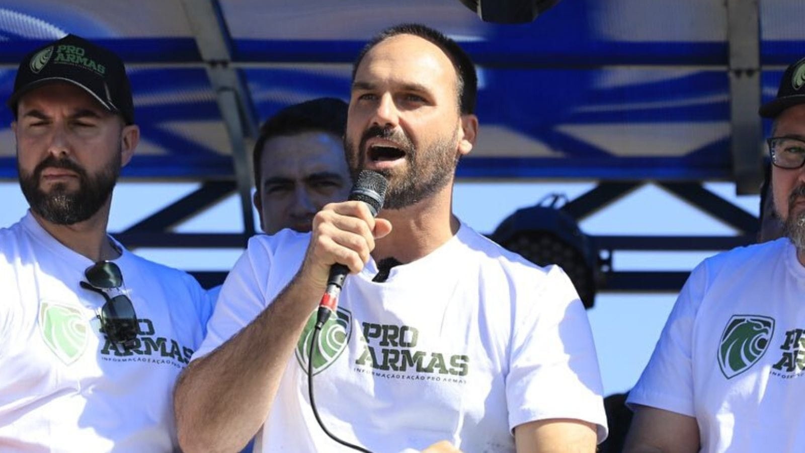 Deputado do PT aciona PGR contra Eduardo Bolsonaro por crimes contra a soberania