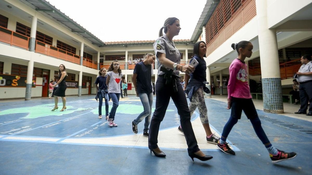 Como funcionam as escolas cívico-militares em São Paulo?