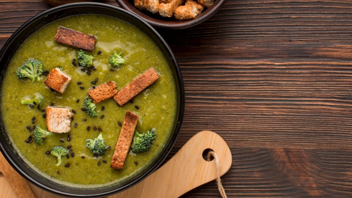 O que vai no caldo verde? Aprenda a fazer receita perfeita para o frio