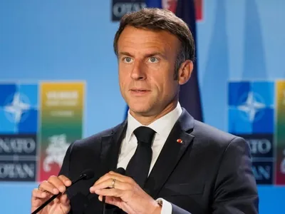Macron mobiliza força naval enquanto guerra no Golfo ameaça rotas globais
