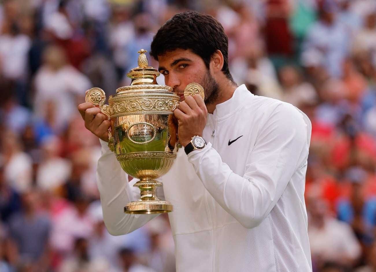Alcaraz vence Djokovic e é campeão pela primeira vez em Wimbledon