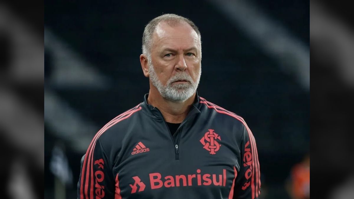 Internacional anuncia a saída do técnico Mano Menezes