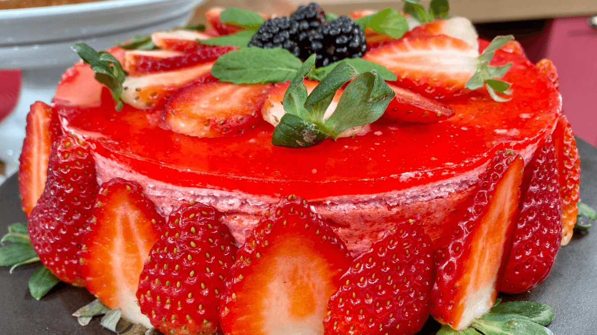 Torta mousse de morango | Band Receitas