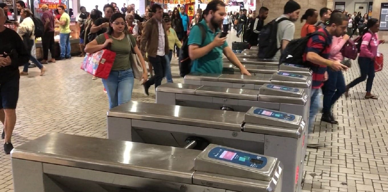 Criminosos vendem RioCard mais barato que o padrão na Avenida Francisco Bicalho
