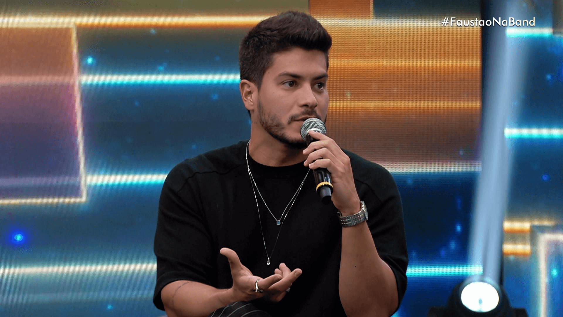 Arthur Aguiar solta o verbo sobre "cancelamento": "Excluir por um erro"