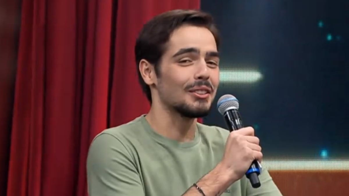 Faustão manda indireta para João Guilherme: "Arruma namorada com 3 filhos, né"