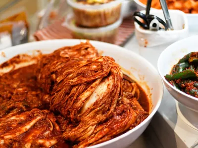 Kimchi: conheça a conserva de acelga fermentada que é o "arroz e feijão coreano"