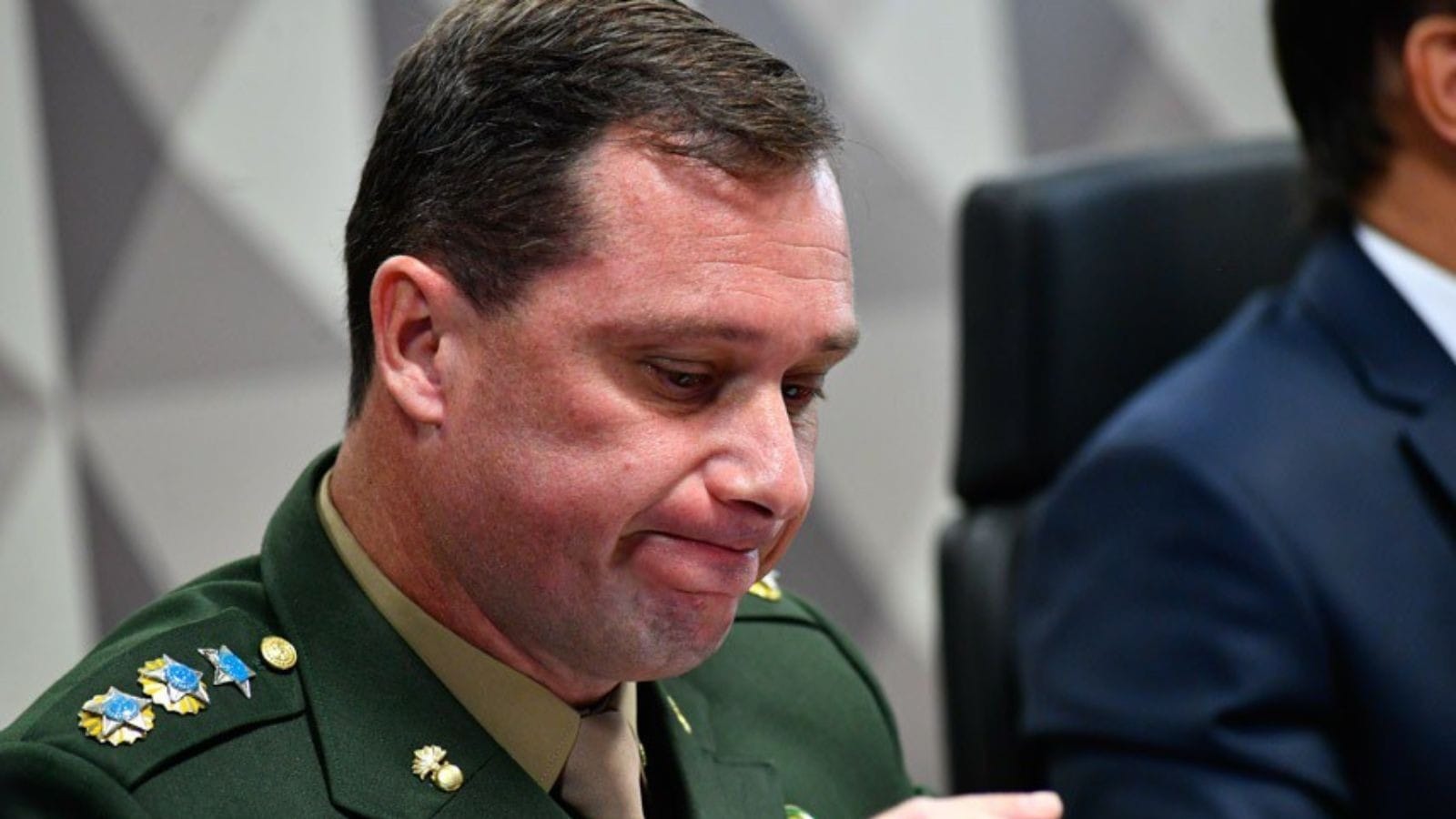 Alexandre de Moraes nega retirada da tornozeleira e volta de Cid ao Exército