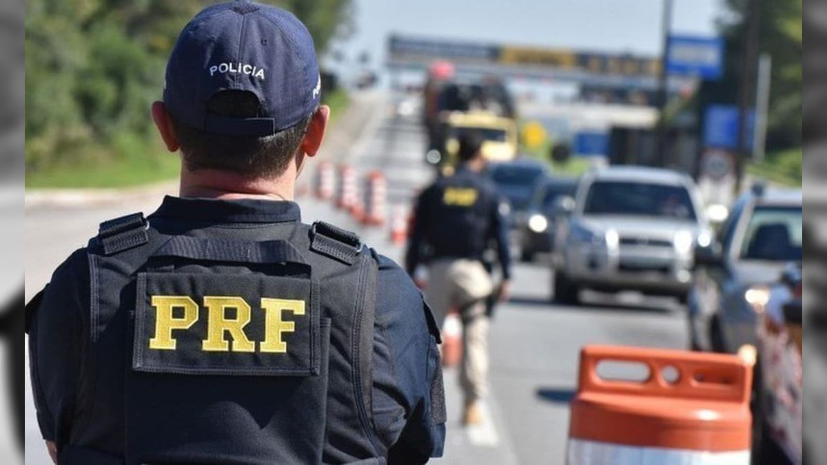 PRF intercepta dois ônibus por transporte irregular de eleitores