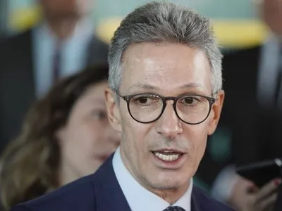 “Ser vice de Flávio Bolsonaro nunca passou de especulação”, diz Zema