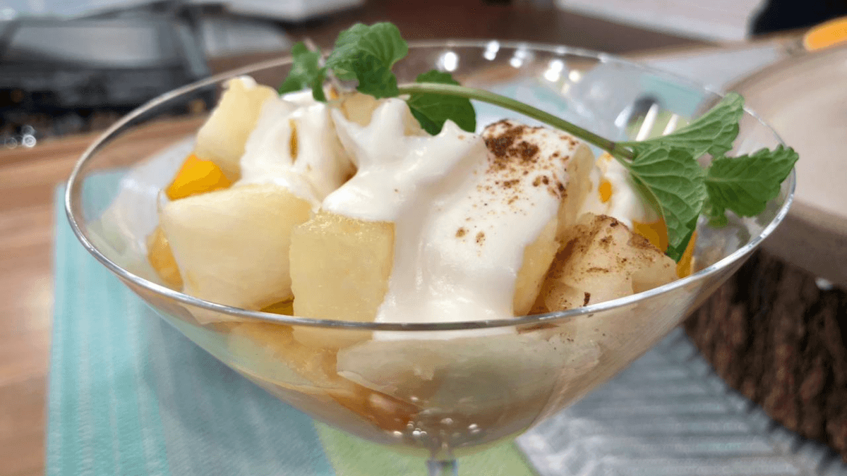 Salada de frutas com creme de leite e canela | Band Receitas