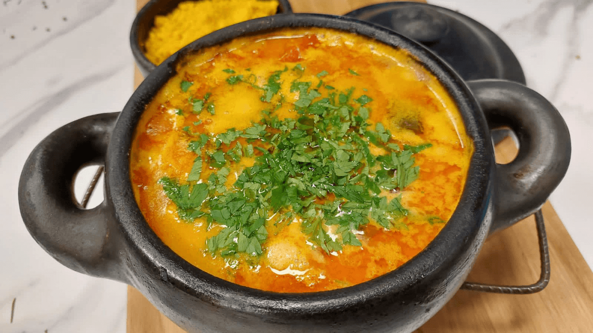 Moquequinha de truta com farofa de dendê | Band Receitas