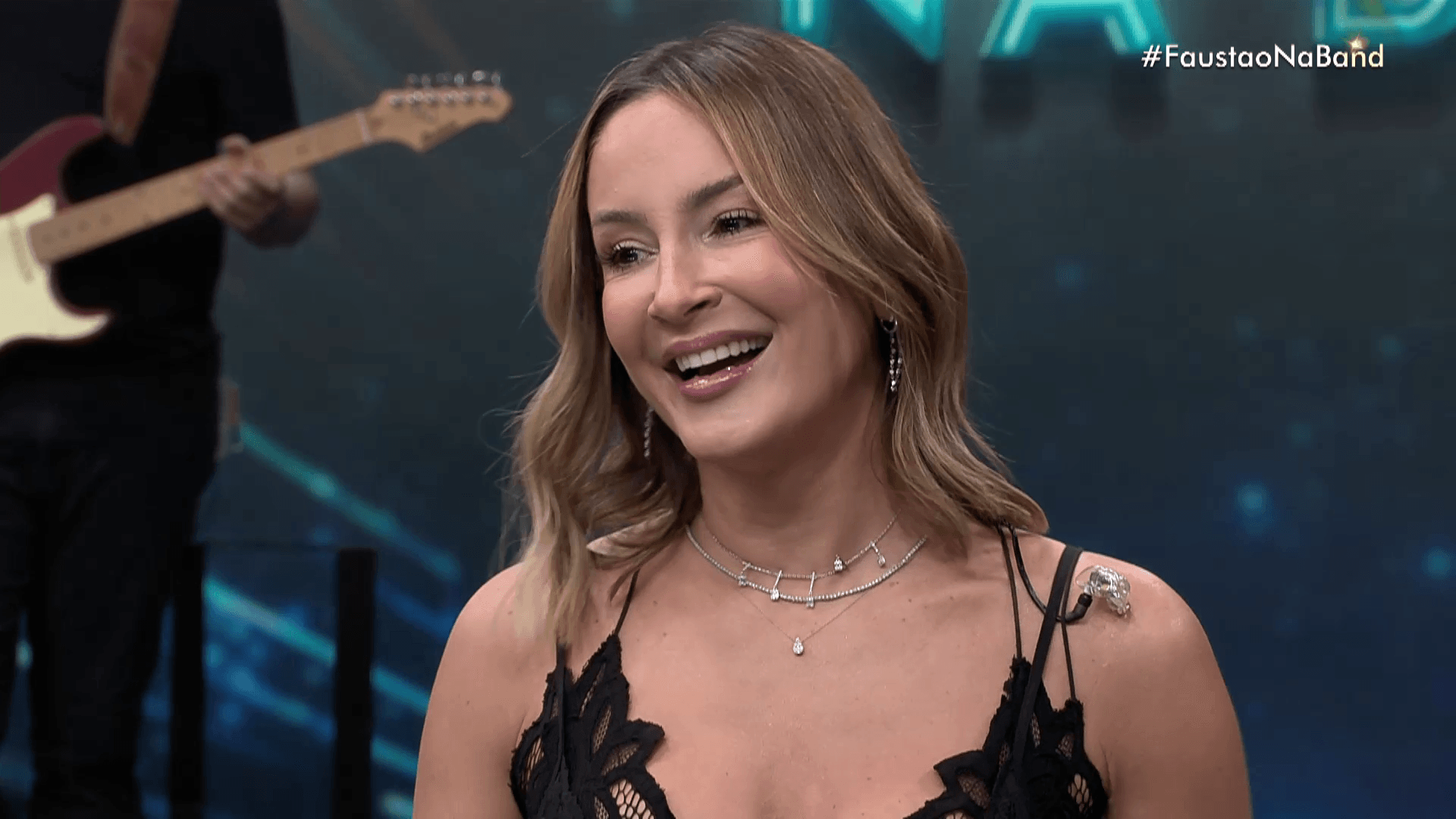 Claudia Leitte relembra nervosismo em primeira vez no Faustão: "Braço queimado"